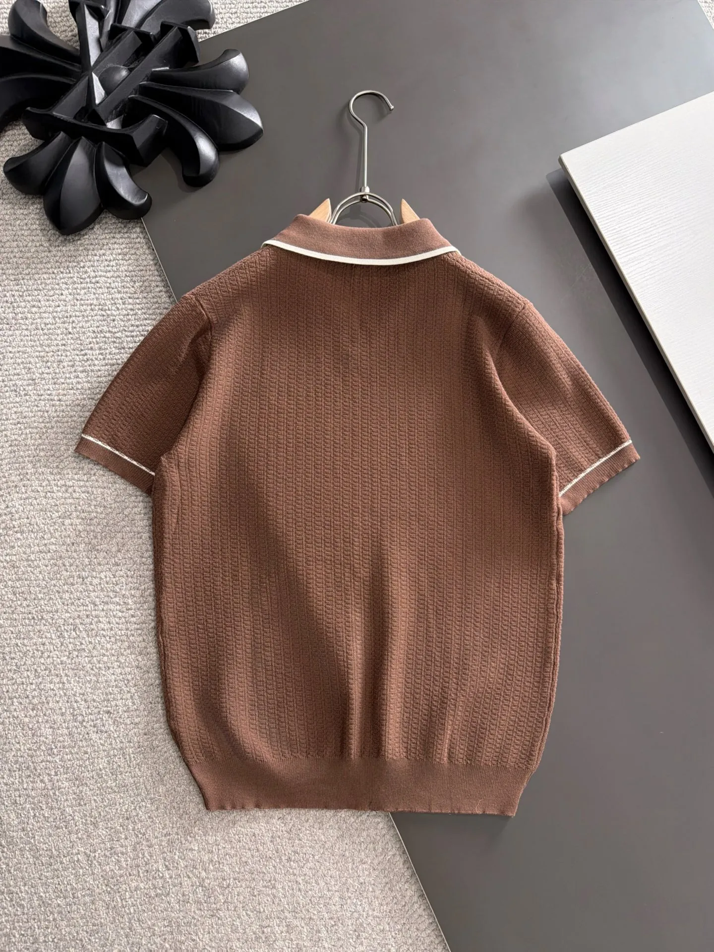 Next day shipment BC high quality-Brunello Cucineli 26ss New Arrival men's short-sleeved T-shirt. Like LP, it belongs to the same old-money style top brand. New Arrival is a top-notch brand. New Arrival Original men's casual short-sleeved. Made of combed cotton yarn knitted cotton-like fabric. Exclusive Premium custom-controlled raw materials. It feels substantial when weighed. The upper body is also more textured than ordinary T-shirts. Fashionable Versatile Hot Sale, skin-friendly and comfortable to wear, premium boutique, exquisite workmanship from Factory, great upper body, essential item for men, complete with three standards Sizes M-3XL